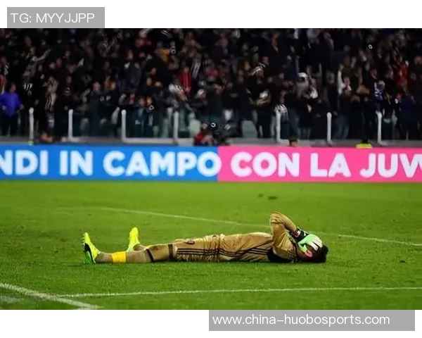 戴维近距离射门遭封堵麦肯尼头球抢点再遭扑救无缘进球